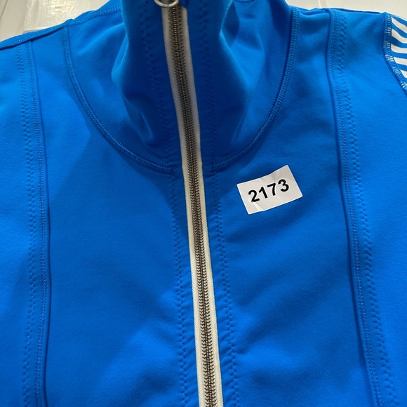 (2173) LULULEMON Daily Yoga Jacket Sz 4 **LOVED** - Picture 10 of 11